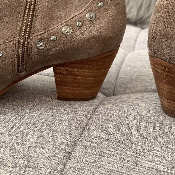 Corso Como ankle bootie taupe suede size 6 1/2M - Picture 11 of 13